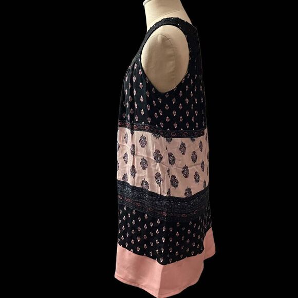 No tags in this cute dress. (Priced Accordingly). It’s a size S and so very Awes - Picture 3 of 6
